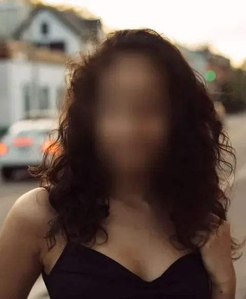 Abril, 27 años